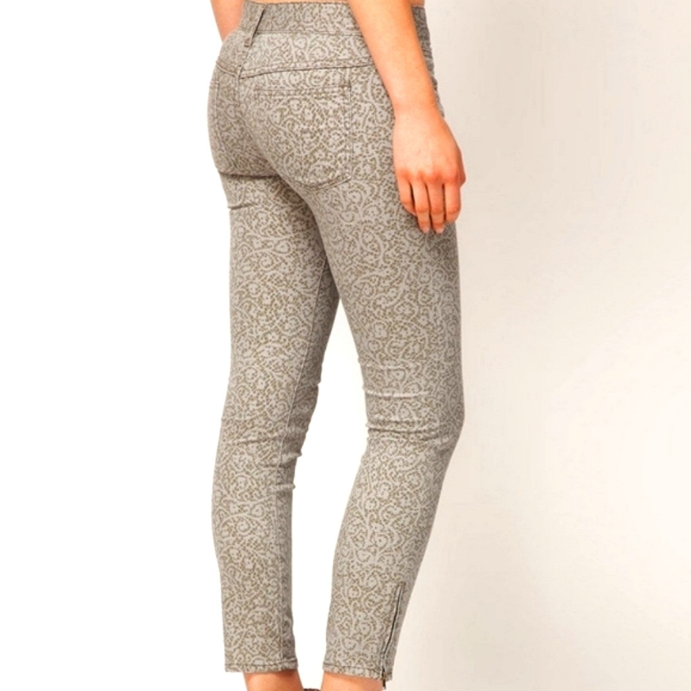 Free People Woman's Boho Print Zipper Ankle Skinny Jeans Size 29